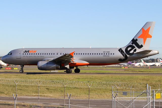 Airbus A320 (VH-VQH)