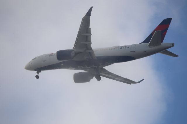 Airbus A220-100 (N114DU)