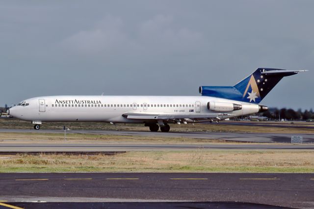 Cirrus SR-22 (VH-ANB) - ANSETT AUSTRALIA AIRLINES - BOEING 727-277/ADV - REG : VH-ANB (CN 22642/1759) - ADELAIDE INTERNATIONAL AIRPORT SA. AUSTRALIA - YPAD (19/8/1996)