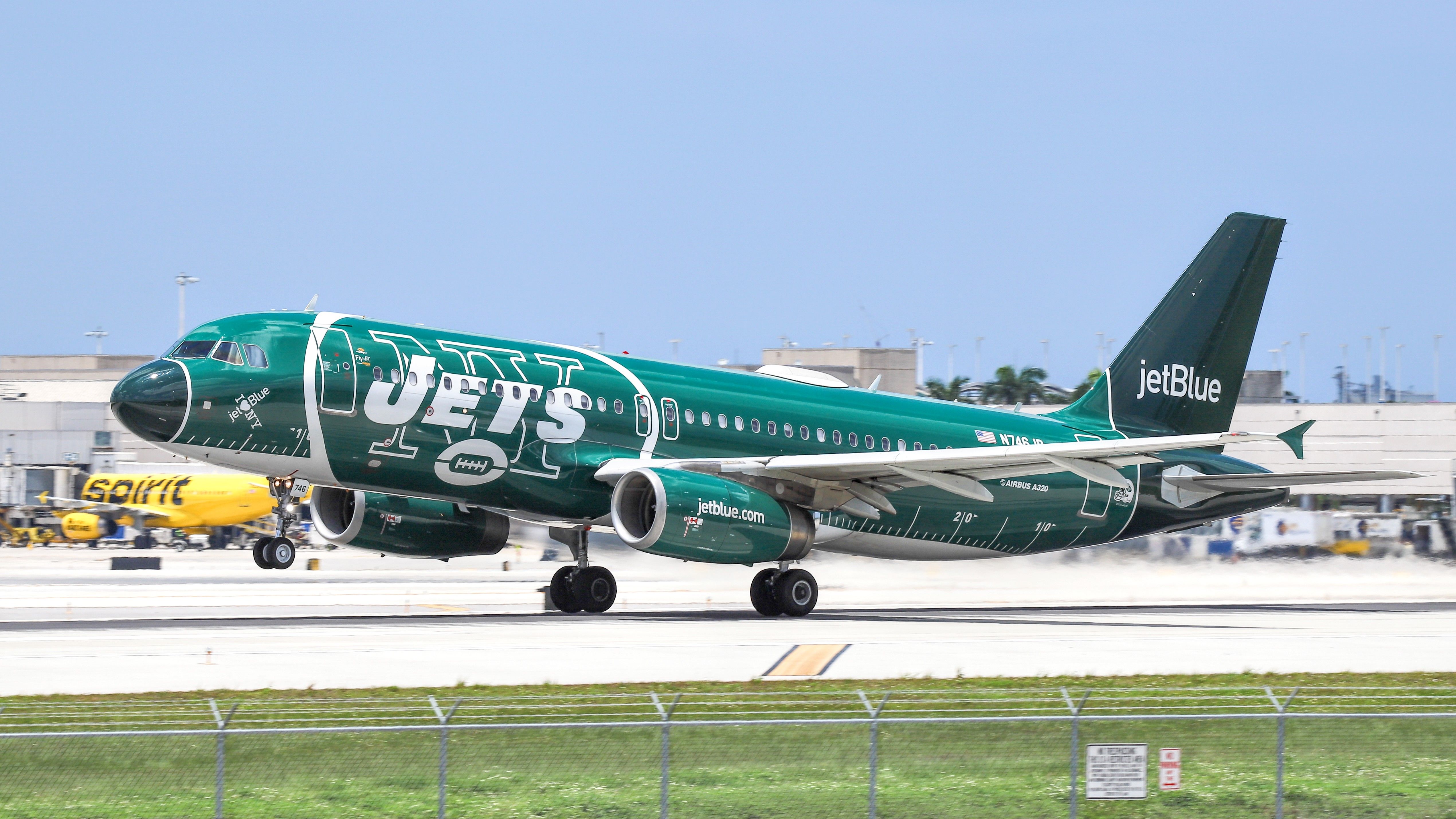 Airbus A320 (N746JB) - Takeoff out of RWY 28L