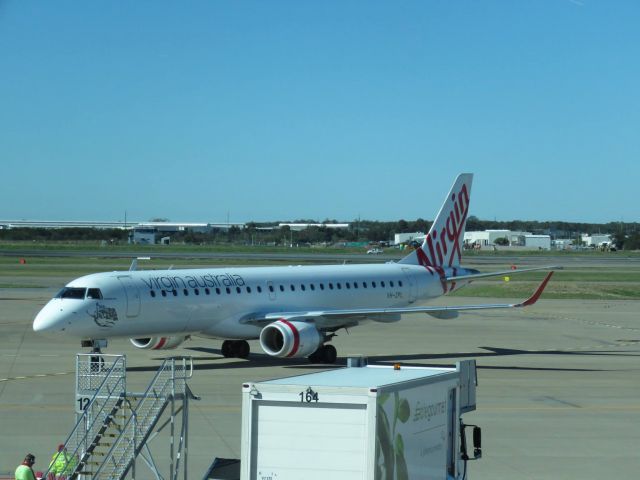 Embraer ERJ-190 (VH-ZPL)