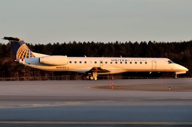 Embraer ERJ-145 (N15555)