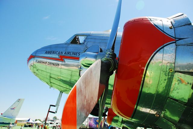 Douglas DC-3 (NC17334)