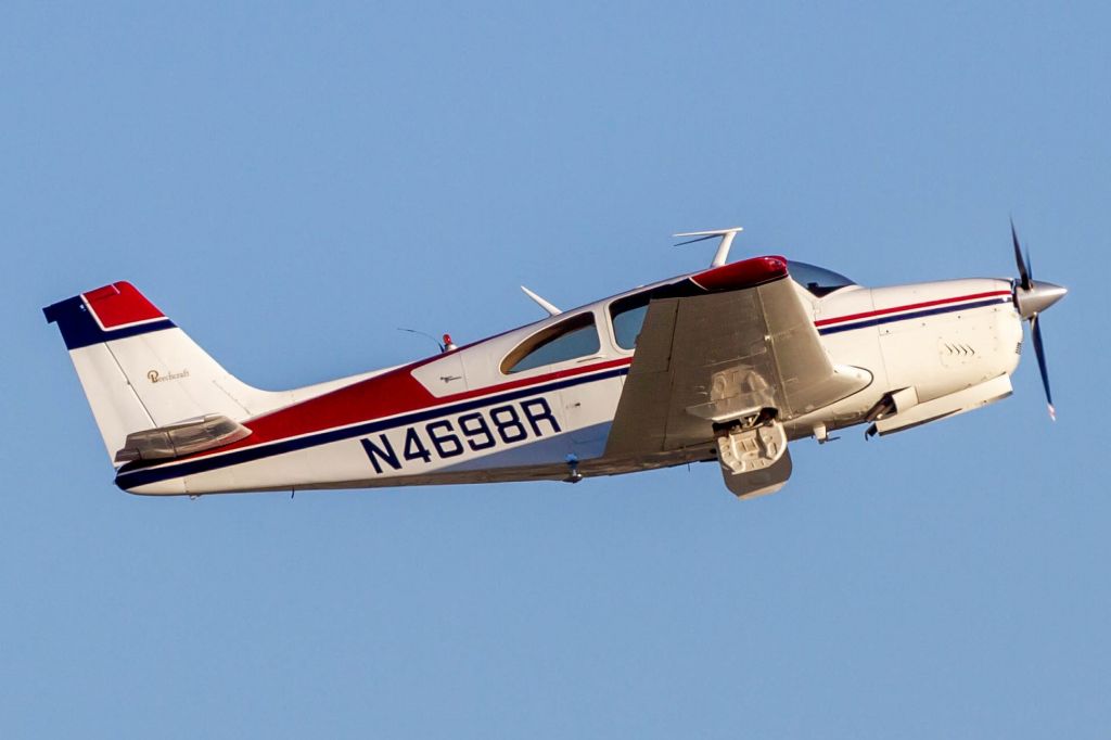 Beechcraft Bonanza (33) (N4698R)