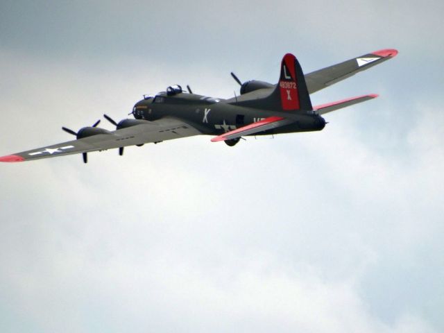 Boeing B-17 Flying Fortress (N7227C)