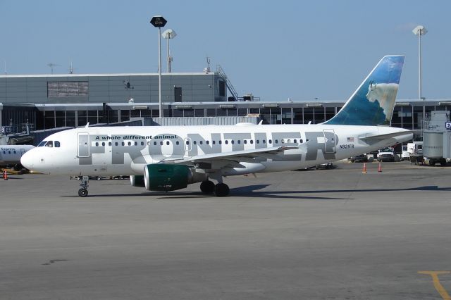 Airbus A319 (N921FR)