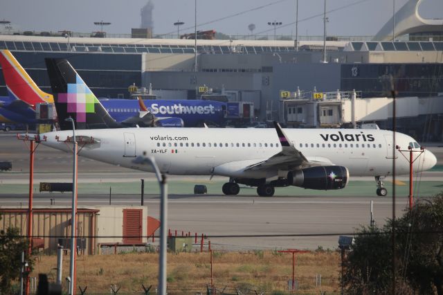 Airbus A320 (XA-VLF)
