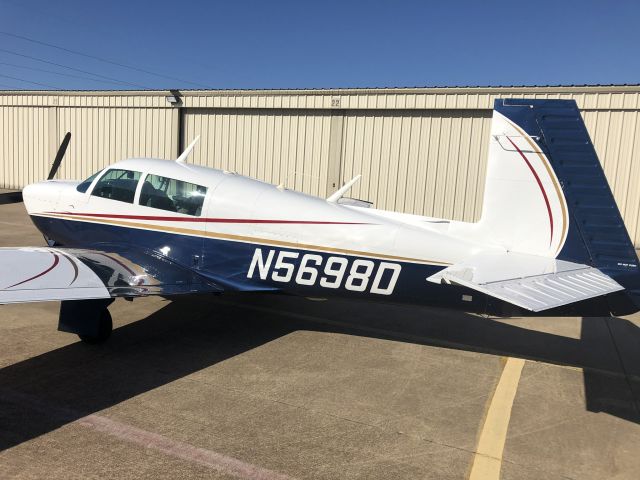 Mooney M-20 (N5698D)