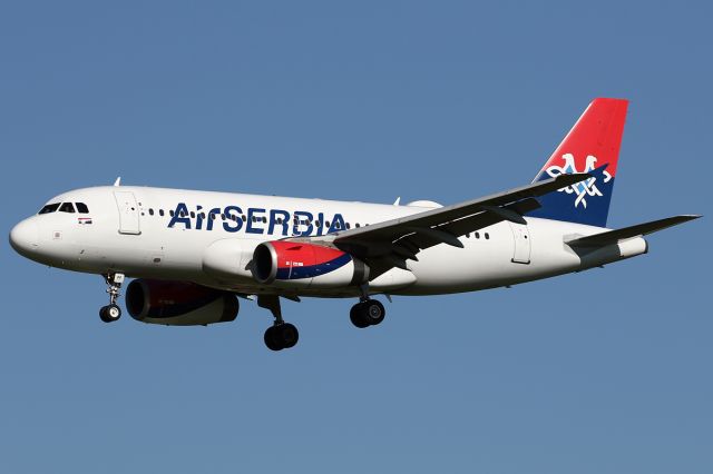 Airbus A320 (YU-APF)