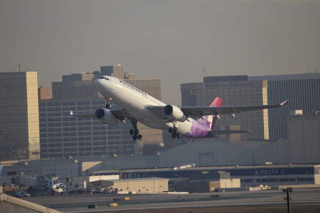 Airbus A330-200 (N370HA)