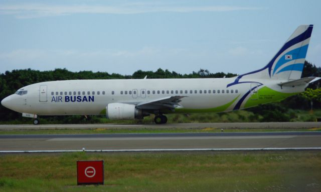 Boeing 737-700 —