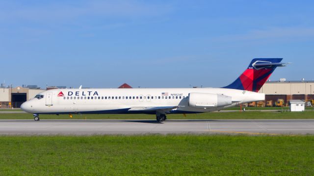 Boeing 717-200 (N982AT) - Delta Boeing 717-2BD N982AT in Detroit