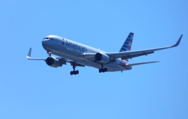 BOEING 767-300 (N388AA) - Shown here on approach is an American Airlines Boeing 767-300 in the Summer of 2018.
