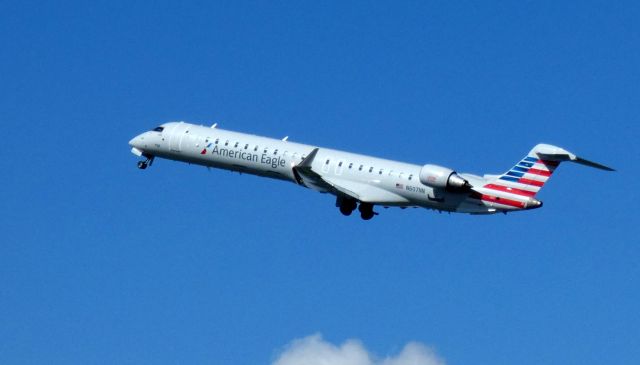 Canadair Regional Jet CRJ-900 (N607NN) - Shortly after departure is this 2019 American Airlines Eagle Canadair Regional Jet 900LR in the Autumn of 2020.