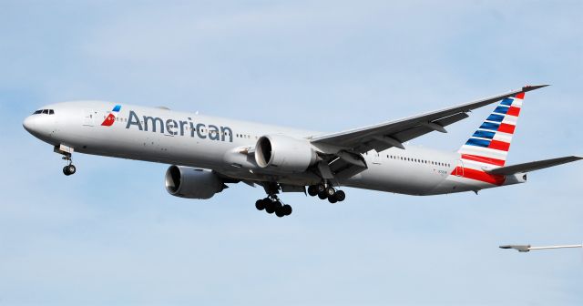 BOEING 777-300 (N721AN) - Taken from the threshold of 29R