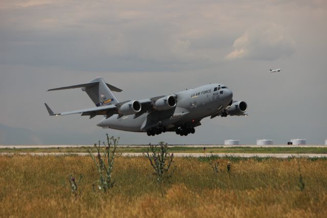 Boeing Globemaster III (04-4133) - Departing runway 8 after delivering Marine One to DIA.