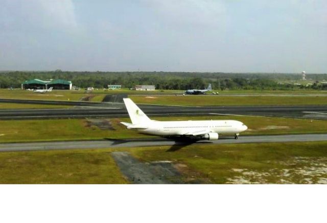 BOEING 767-200 (N767DA)