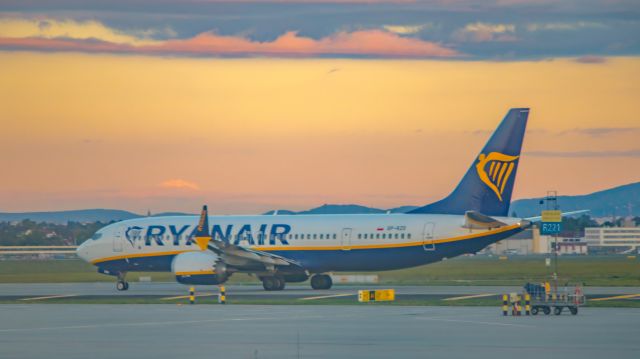 Boeing 737 MAX 8 (SP-RZO)