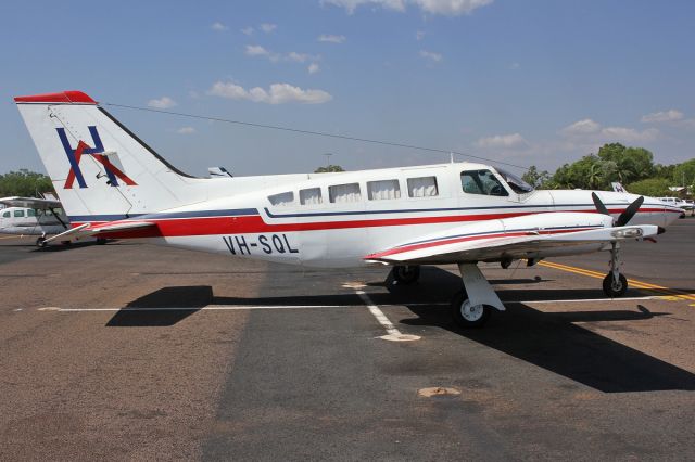 Cessna 402 (VH-SQL)