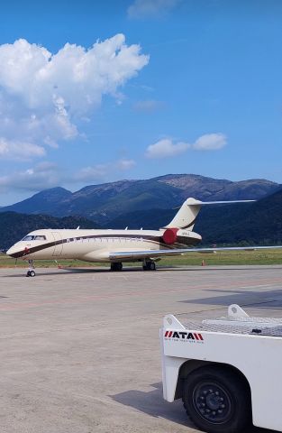 Bombardier Global Express (N99LE) - Air station 