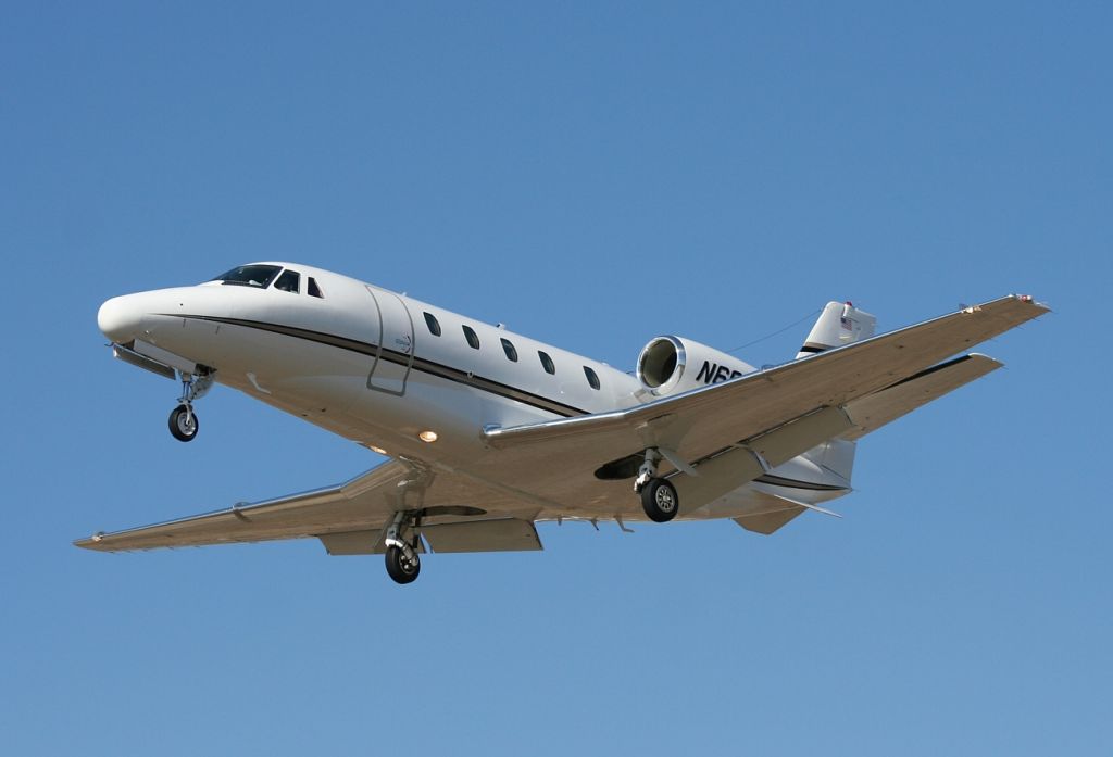 Cessna Citation CJ3 (N600CF) - RWY 24.