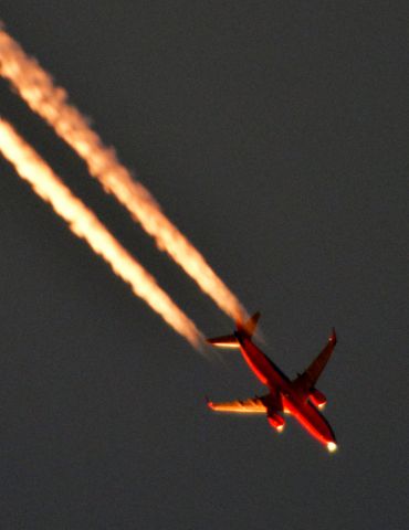 Boeing 737-700 —