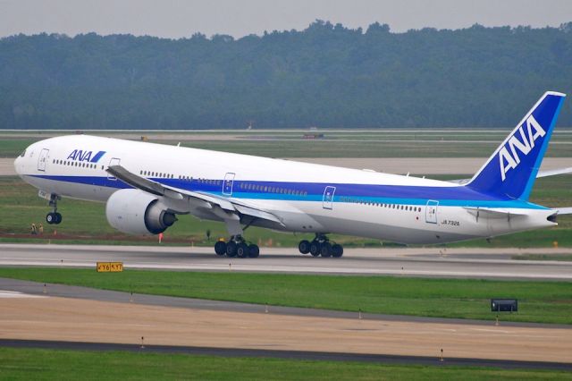 BOEING 777-300ER (JA732A)