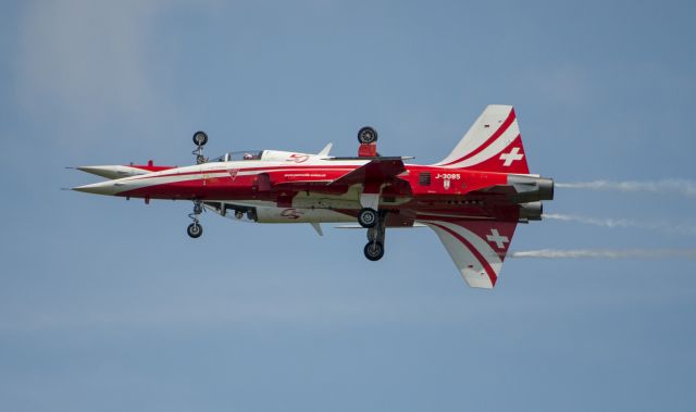 Northrop RF-5 Tigereye — - Swiss Air Force Aerobatic Team Patrouille Suisse: perfect match! This team is showing top aerobatics!