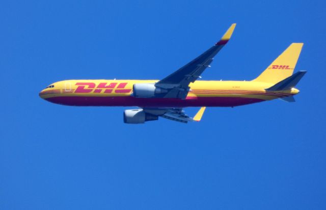 BOEING 767-300 (G-DHLE) - Shown here is a DHL "World Express" Boeing 767-300 a few minutes until its arrival at Kennedy AIrport.