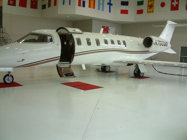 Learjet 40 —