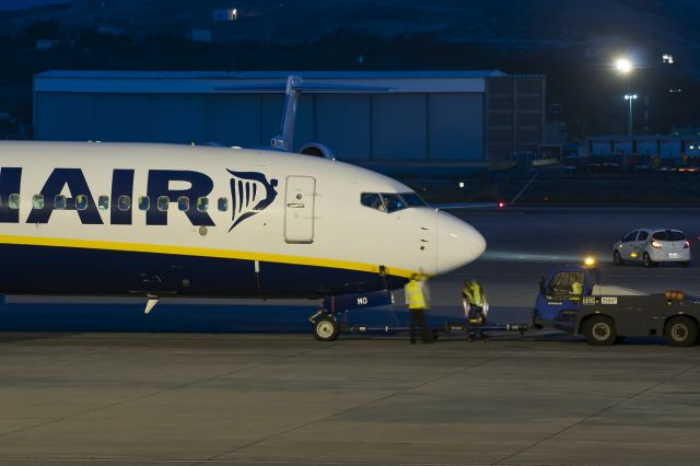 Boeing 737-800 (EI-EMO)