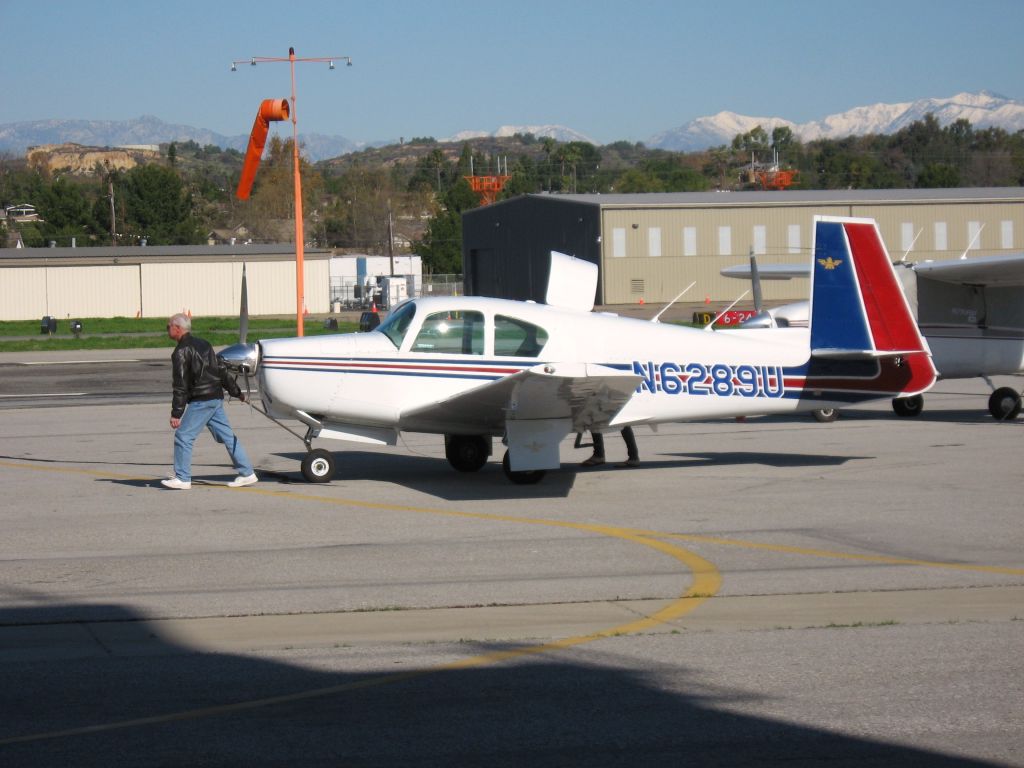 Mooney M-20 (N6289U) - TOWED AT FULLERTON