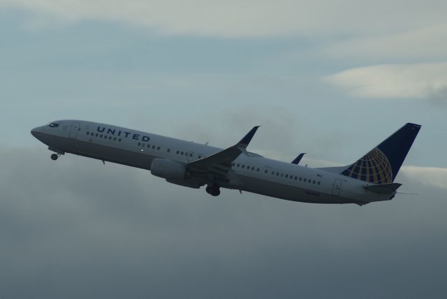 Boeing 737-900 (N69816) - United Airlines B737-924ER cn42176