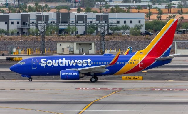 Boeing 737-700 (N7883A)