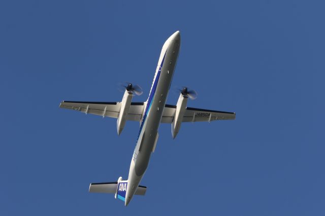 de Havilland Dash 8-400 (JA850A) - 27 September 2015:CTS-HKD.