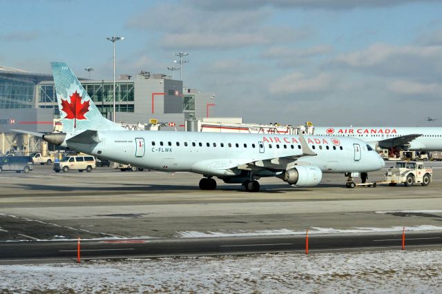 Embraer ERJ-190 (C-FLWK)