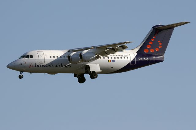 Avro RJ-100 Avroliner (OO-DJQ)