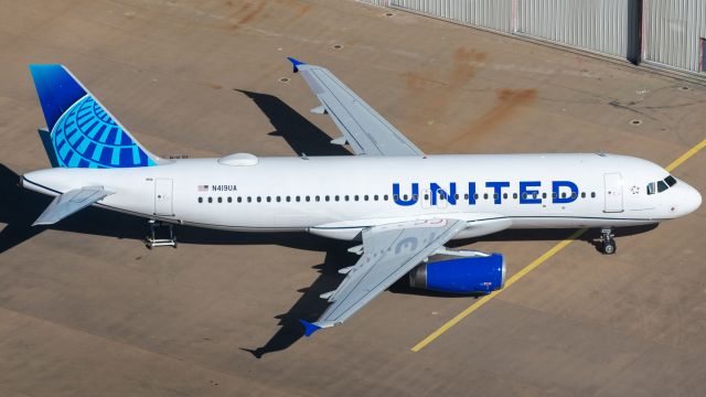 Airbus A320 (N419UA)