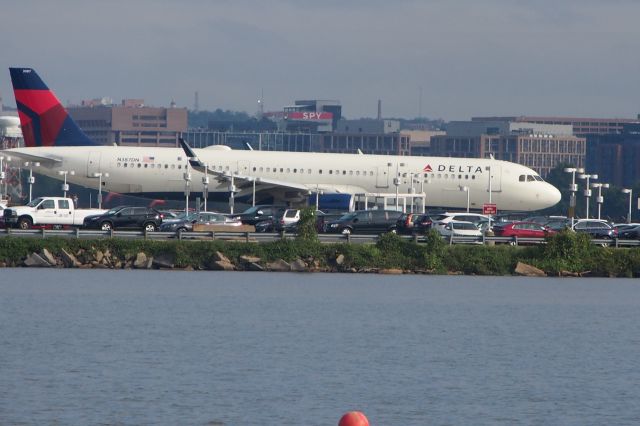 Airbus A321 (N387DN)