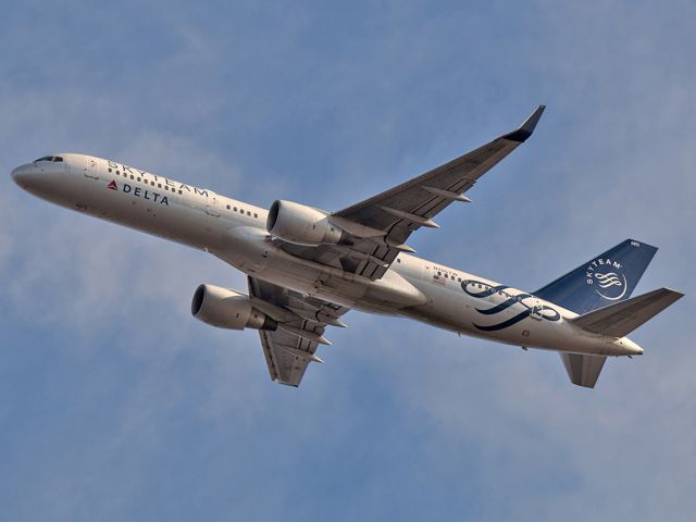 Boeing 757-200 (N705TW) - Early morning departure of Delta Skyteam leaving JFK