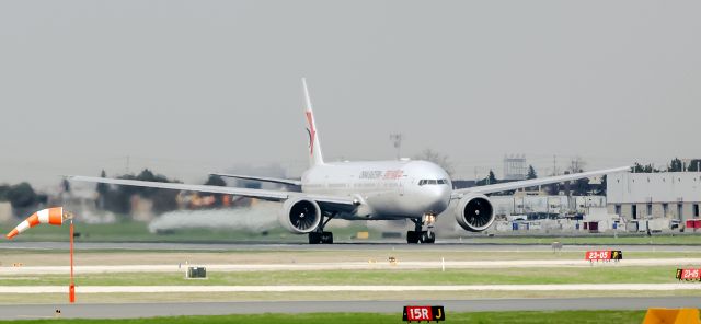 BOEING 777-300ER (B-2020) - Ready to push to full power to take off.