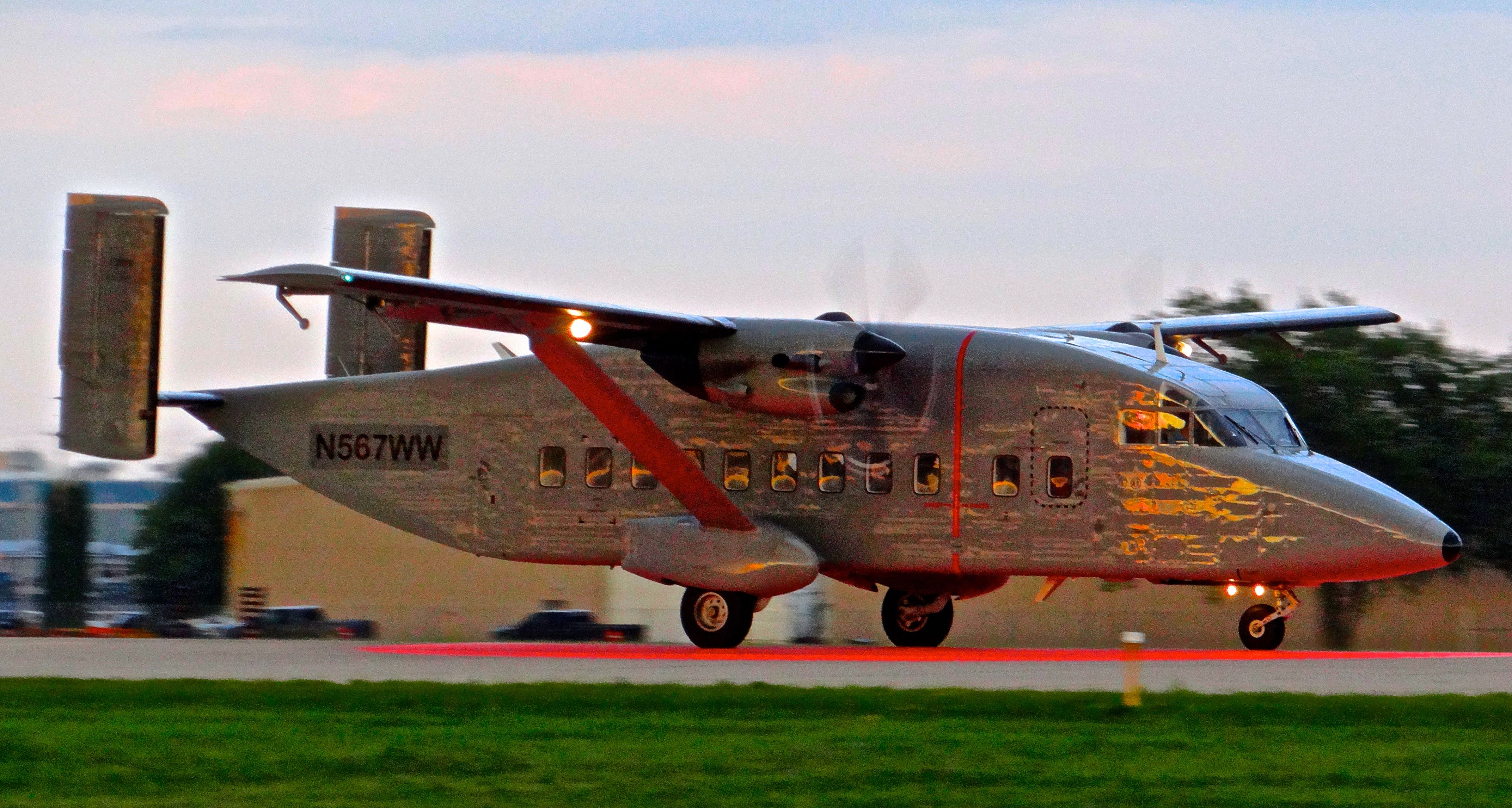 Short 330 (N567WW) - Departing at EAA AirVenture 2015!