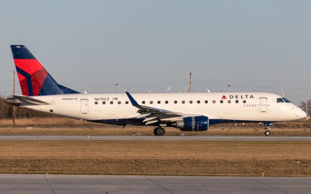 Embraer ERJ 175 (N619CZ)