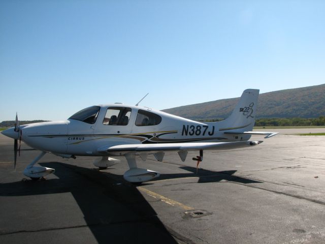 Cirrus SR-22 (N387J) - A Cirrus SR22 G2 at Williamsport