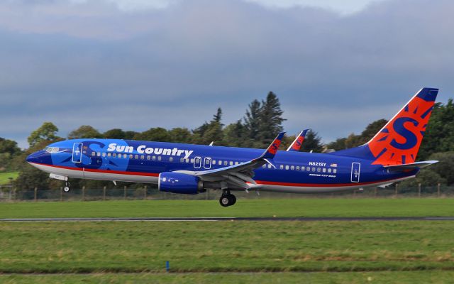 Boeing 737-800 (N821SY) - sun country b737-8 n821sy about to land at shannon 28/9/16.