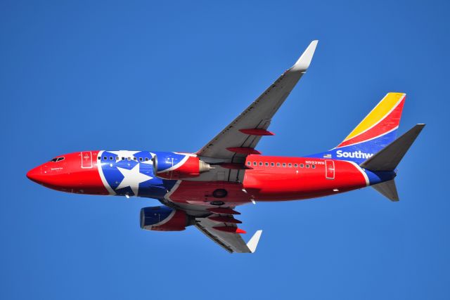 Boeing 737-700 (N922WN) - Departing 23-R on 01-25-19 operating flight 1292 to RSW