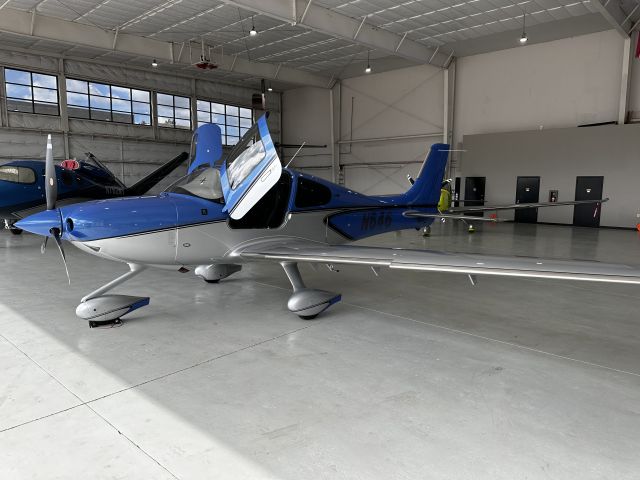 Cirrus SR-22 (N646)