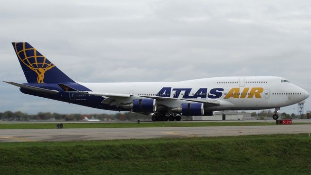 Boeing 747-400 (N322SG) - Miami Dolphins charter