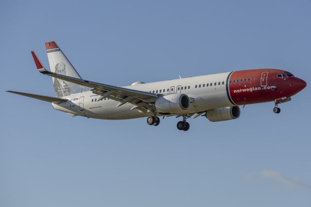 Boeing 737-700 (SE-RPR) - East of Runway 04R