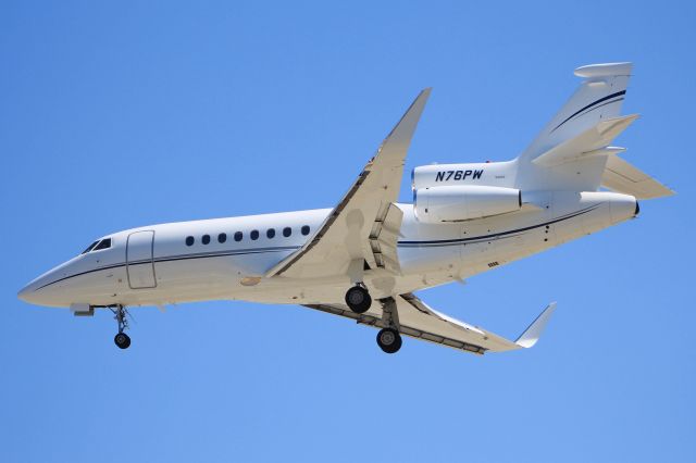 Dassault Falcon 900 (N76PW)